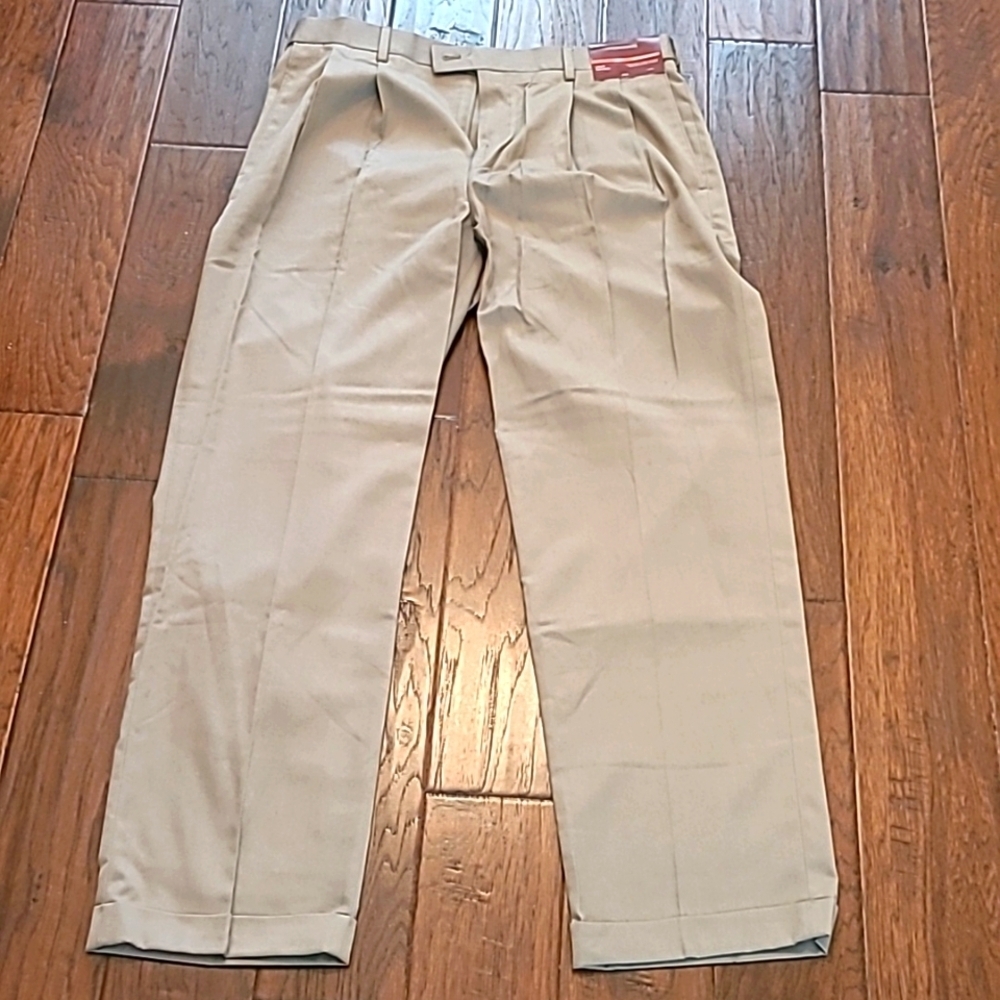 NWT Louis Raphael pleated men's pants size 36x32.
